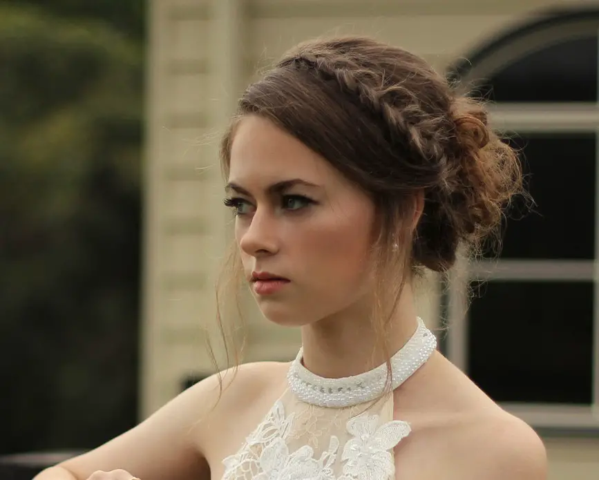 wedding updos for round face 