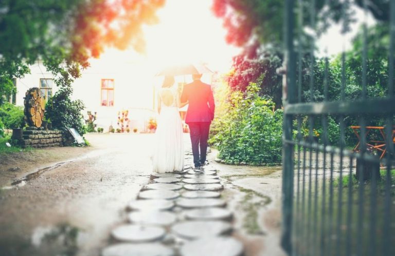 Planning an Intimate Backyard Wedding Within Your Budget