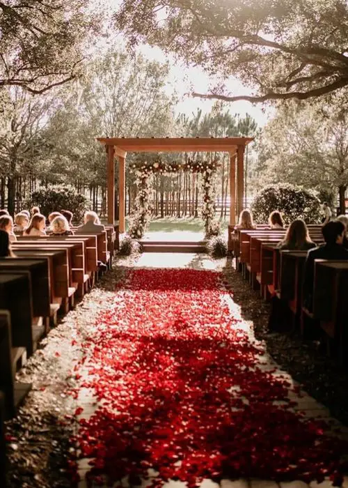 Outdoor Fall Wedding red and white petels Aisle Decorations 