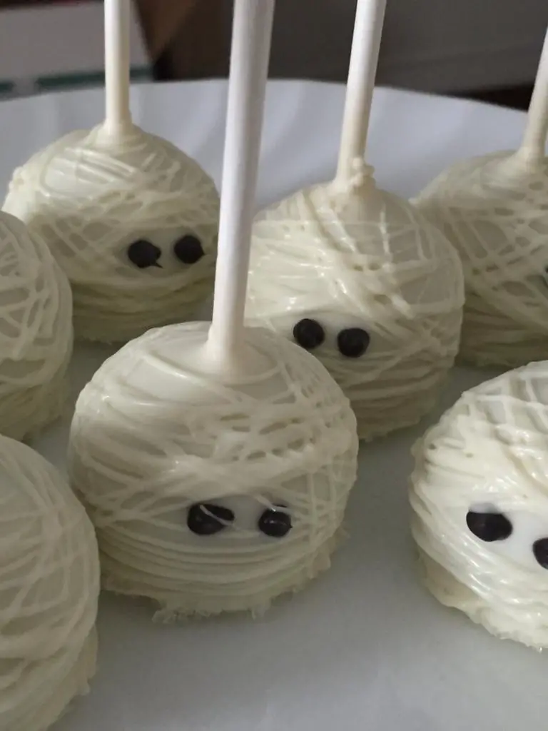 Ideas For Halloween Wedding Favors, Mummy Cake Pops
