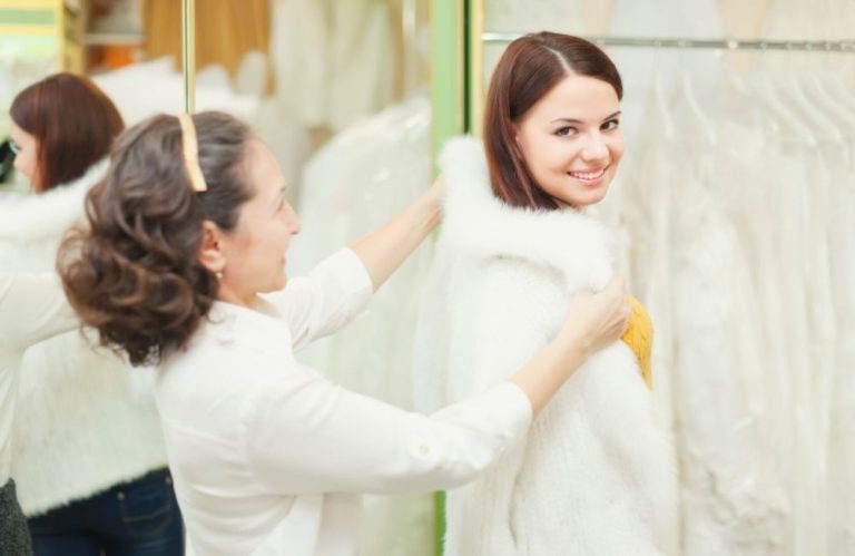 10 Stunning Bridal Faux Fur Wrap for the Winter Bride