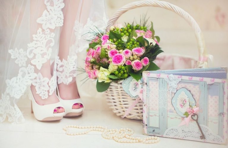 Best Engagement Gift Basket Ideas for Couples