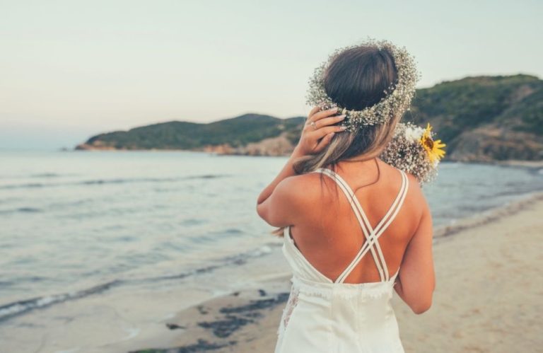 Beautiful Wedding Hair Accessories Ideas For Beach Brides