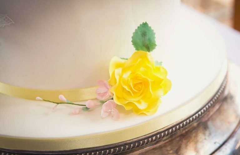 Pastel Yellow Color Schemes For Your Summer Wedding