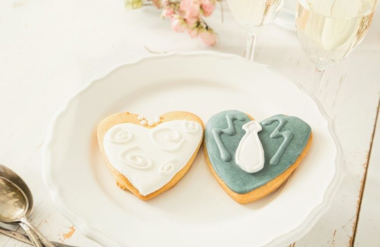 10 Affordable & Tasty Edible Wedding Favors