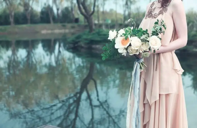 10 Amazing Boho Chic Bridesmaids Dresses