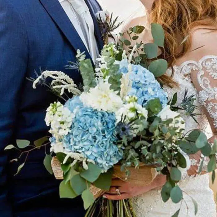  Blue hydrangea bouquet, Best Seasonal Flowers for July Wedding Bouquet