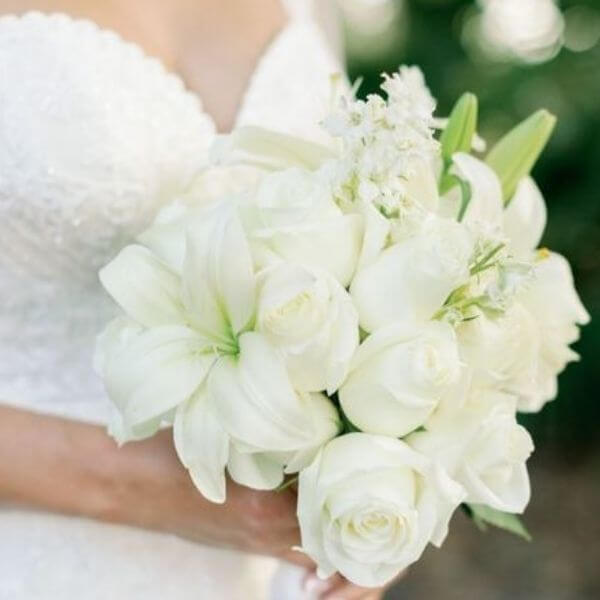 Best Seasonal Flowers for July Wedding Bouquet - white Lilies