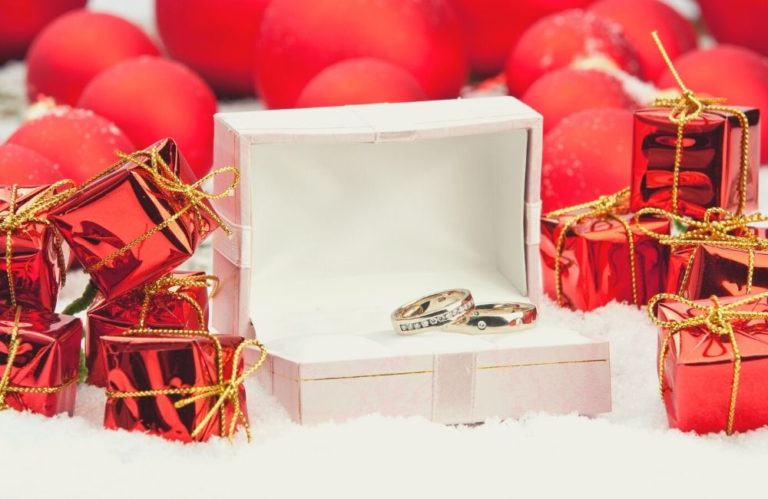 10 Best Personalized Christmas Wedding Favors