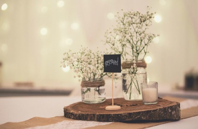 10 Stunning Country Rustic Wedding Centerpieces on a Budget