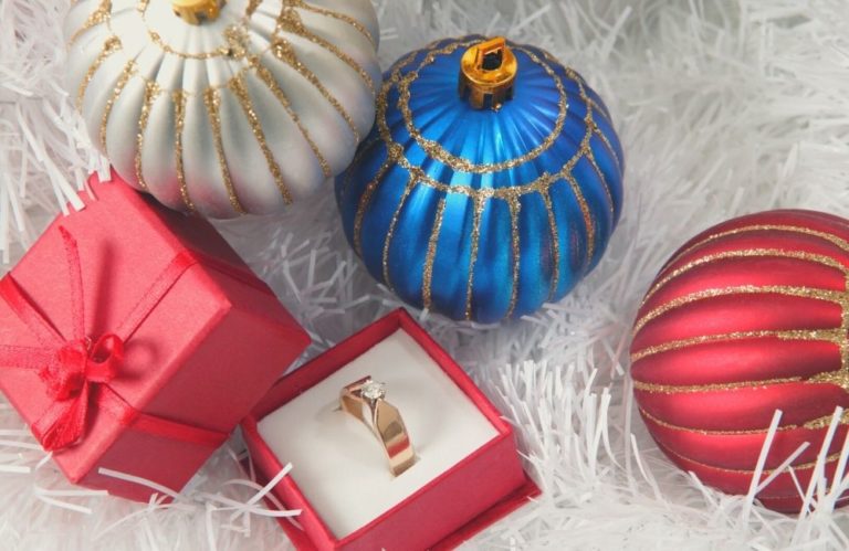 Christmas Wedding Color Palettes