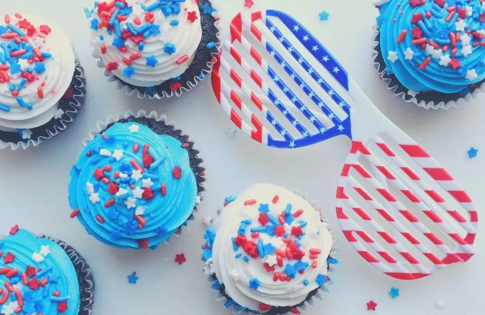 Looking for 4th of July wedding favors to bring an Americana theme to your special day? With these red white and blue wedding favors, you sure to show your patriotic spirit!