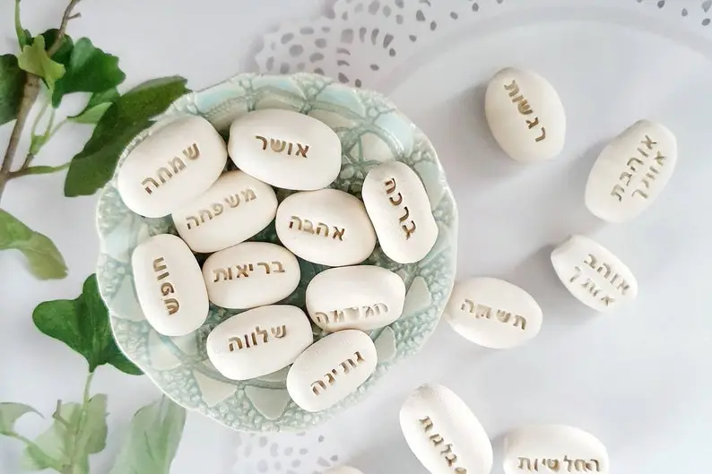 ceramic Hebrew message stone Best Jewish Wedding Favor Ideas Your Guests will Love